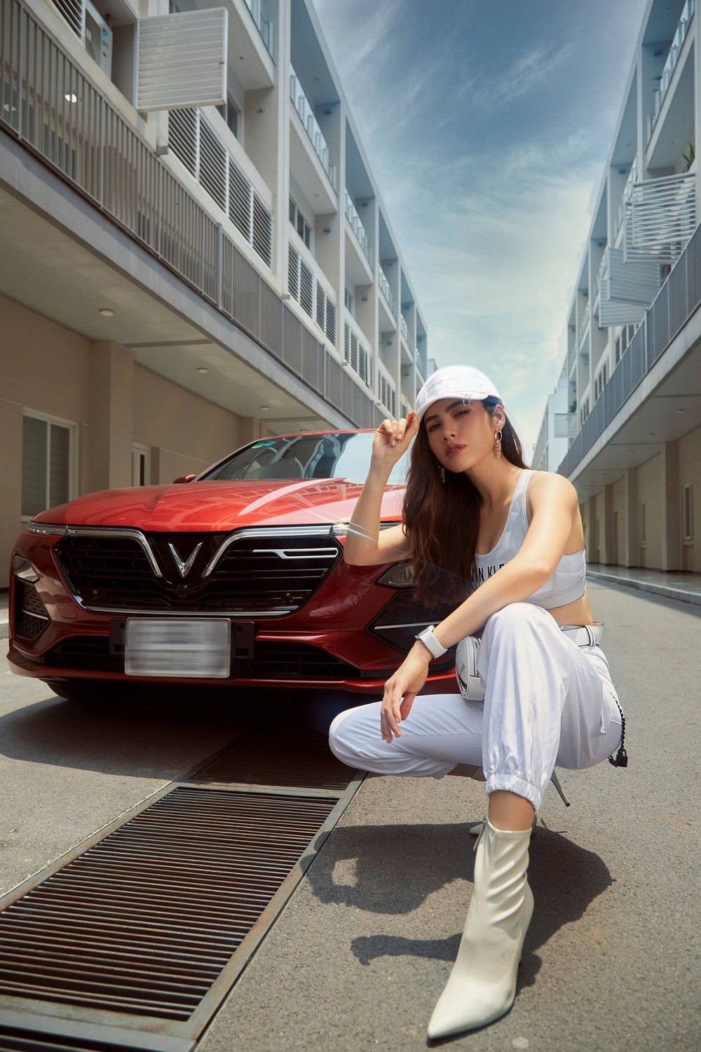 nguoi noi tieng mua xe VinFast 4